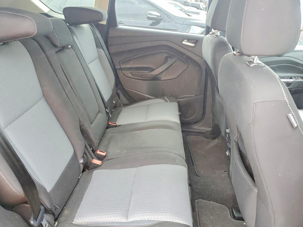2017 FORD ESCAPE SE photo 31