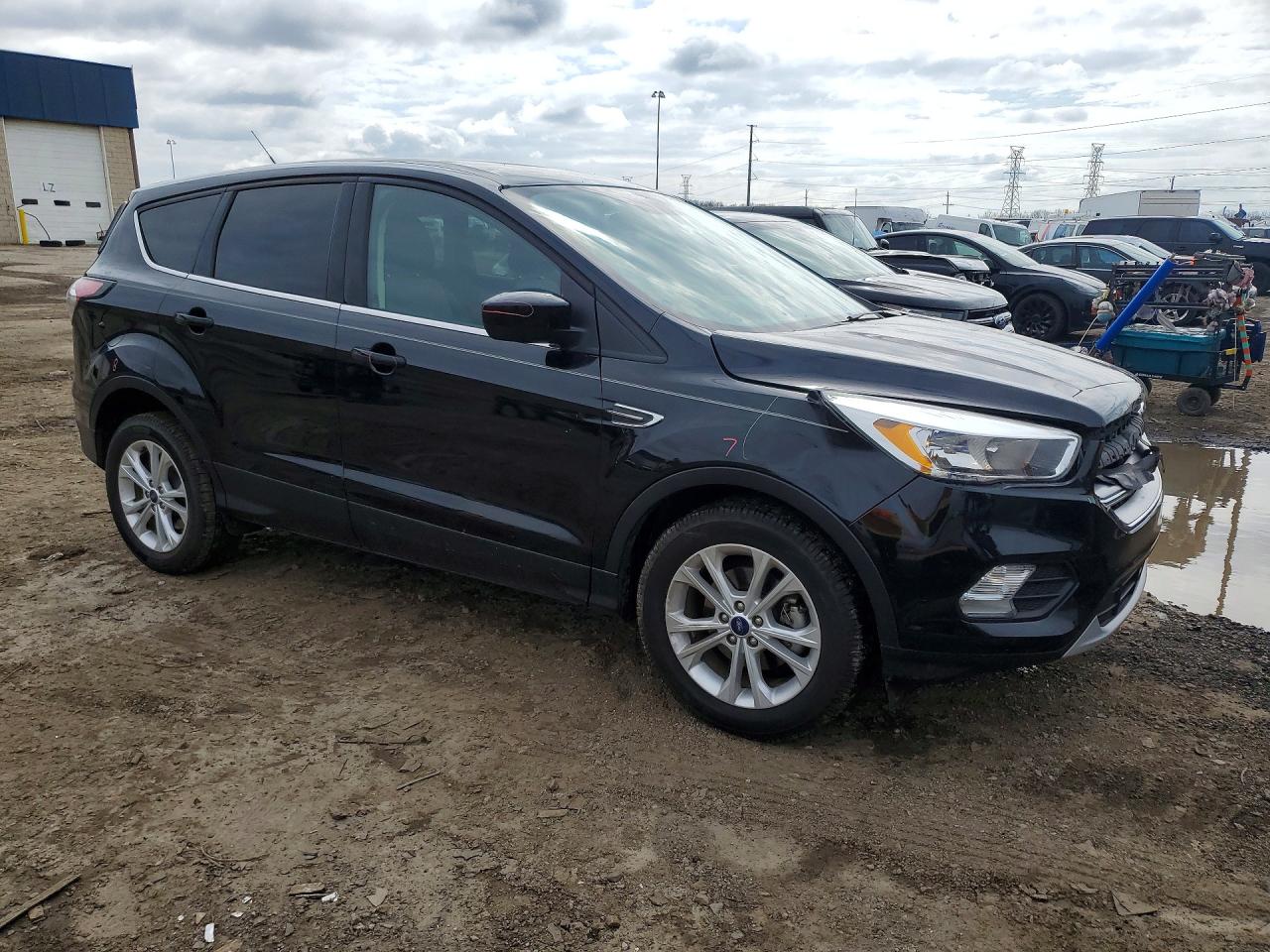 2017 FORD ESCAPE SE photo 10
