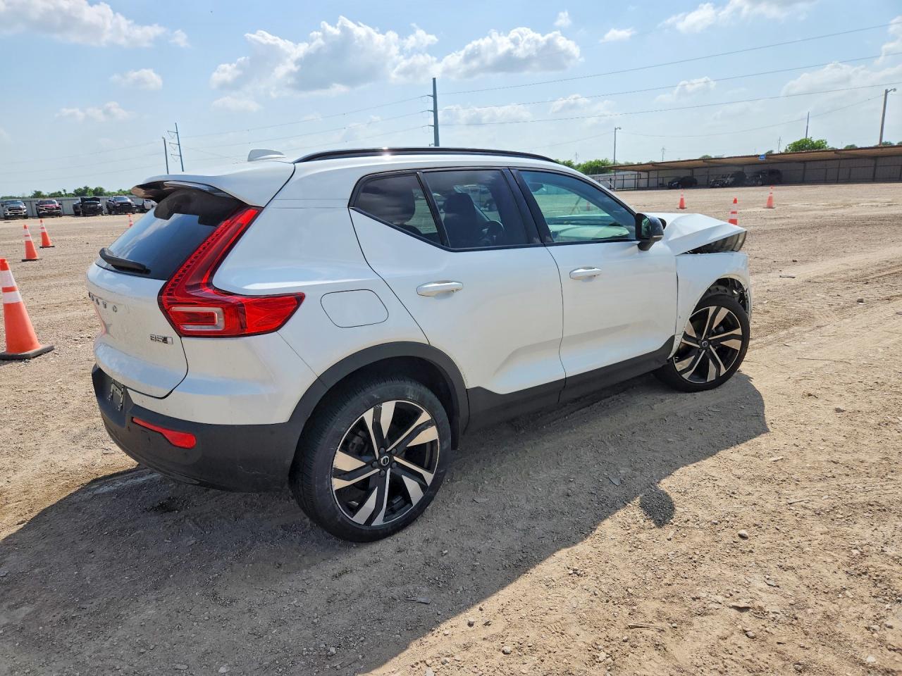 2023 VOLVO XC40 ULTIMATE photo 7