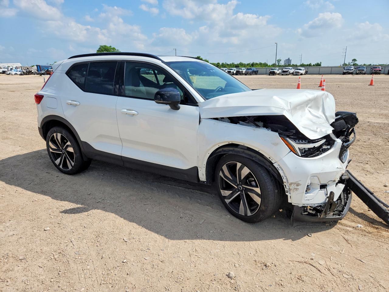 2023 VOLVO XC40 ULTIMATE photo 10