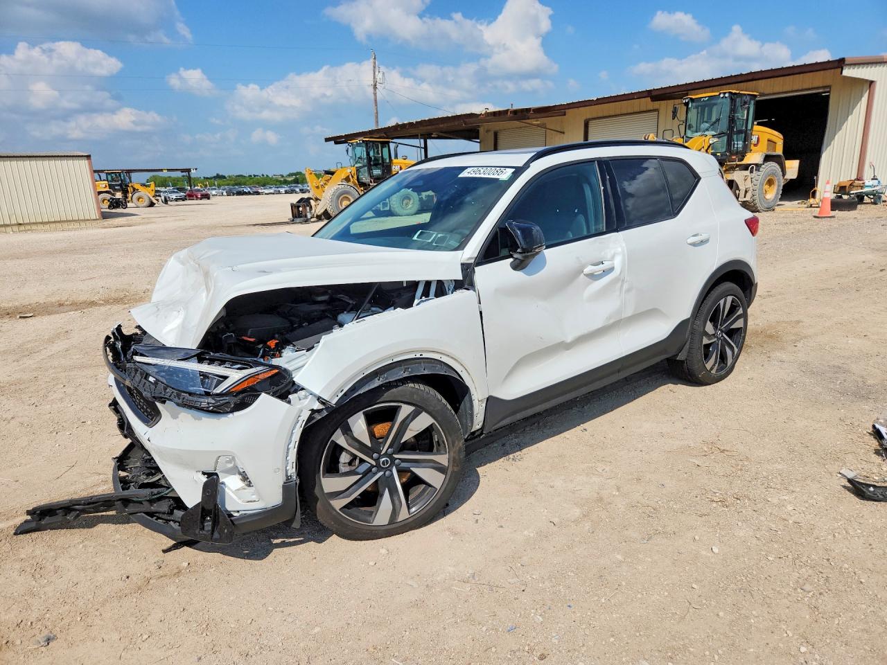 2023 VOLVO XC40