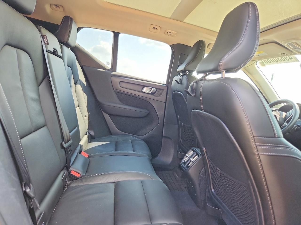 2023 VOLVO XC40 ULTIMATE photo 31
