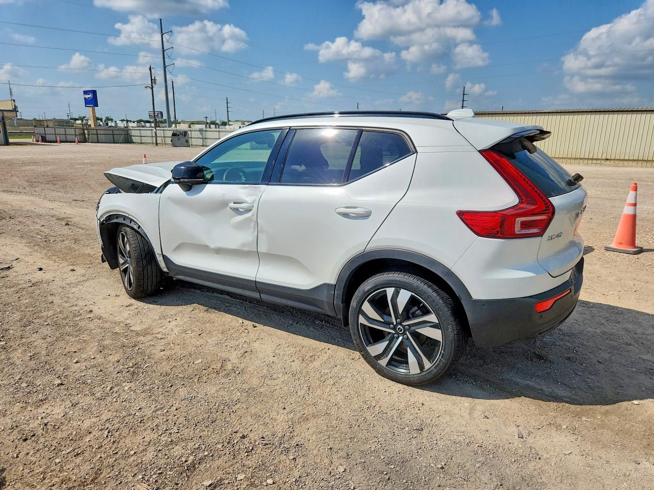 2023 VOLVO XC40 ULTIMATE photo 4