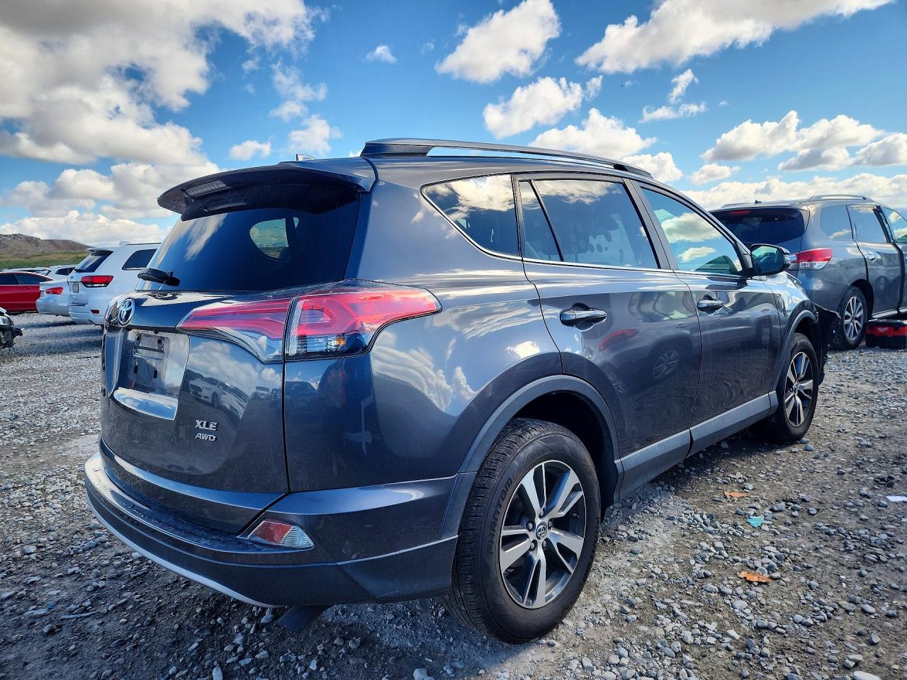 2018 TOYOTA RAV4 XLE photo 5