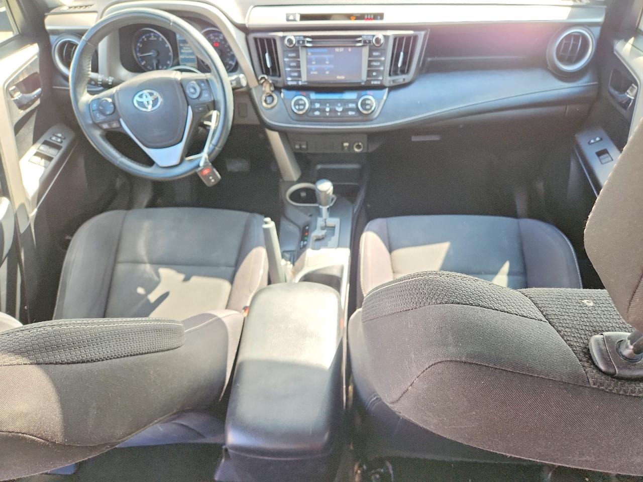 2018 TOYOTA RAV4 XLE photo 15