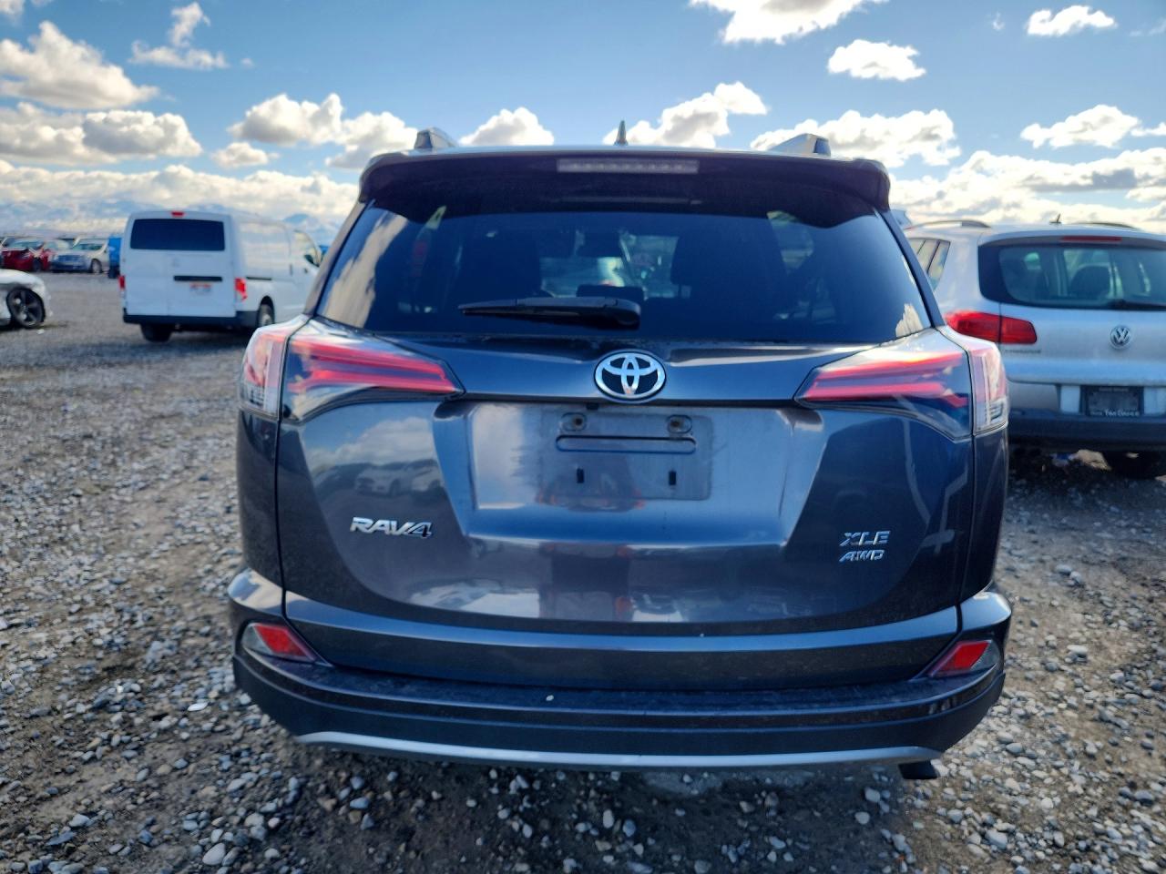2018 TOYOTA RAV4 XLE photo 11