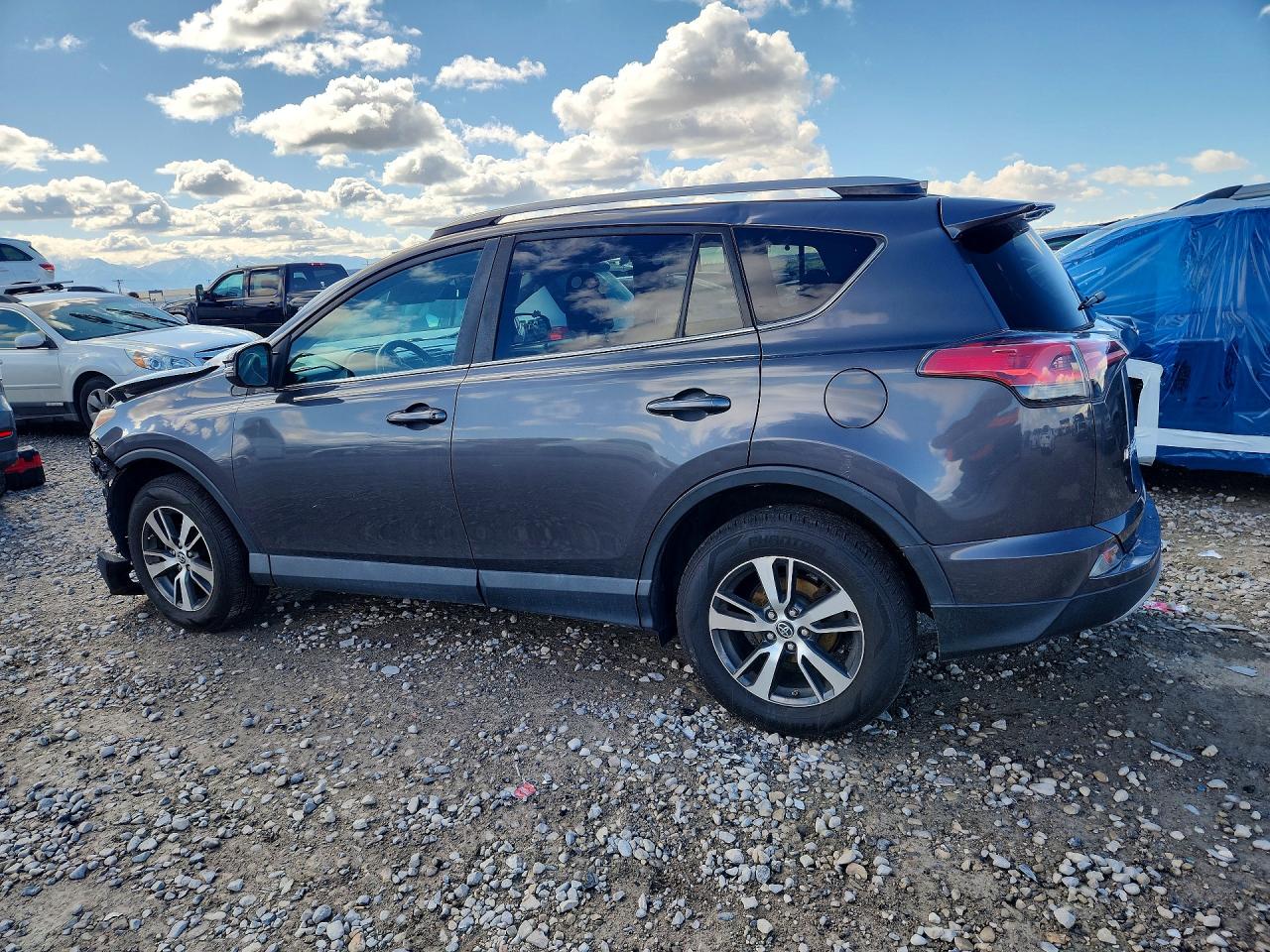 2018 TOYOTA RAV4 XLE photo 3