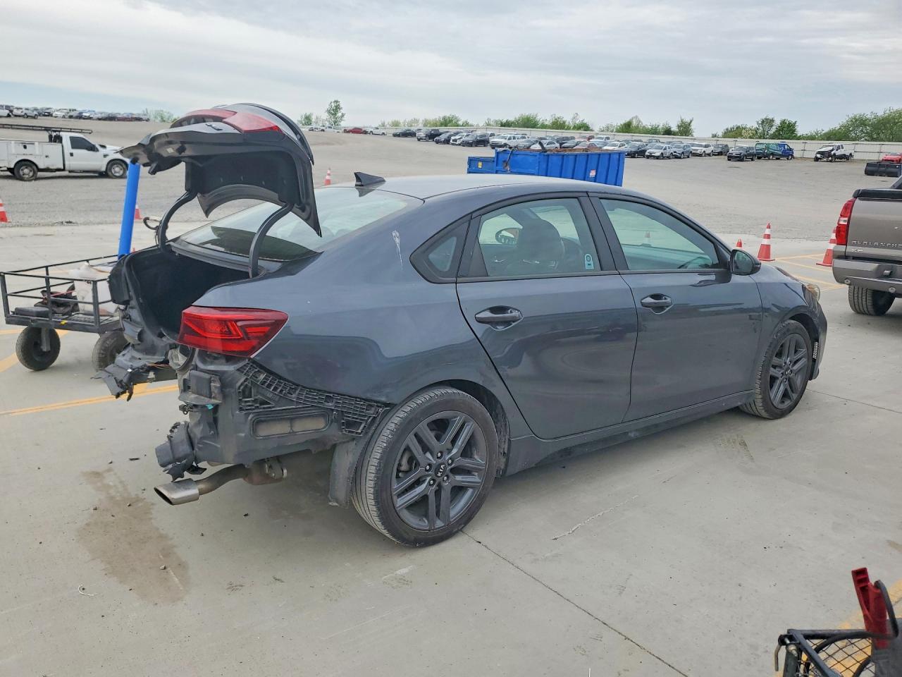 2021 KIA FORTE GT LINE photo 3