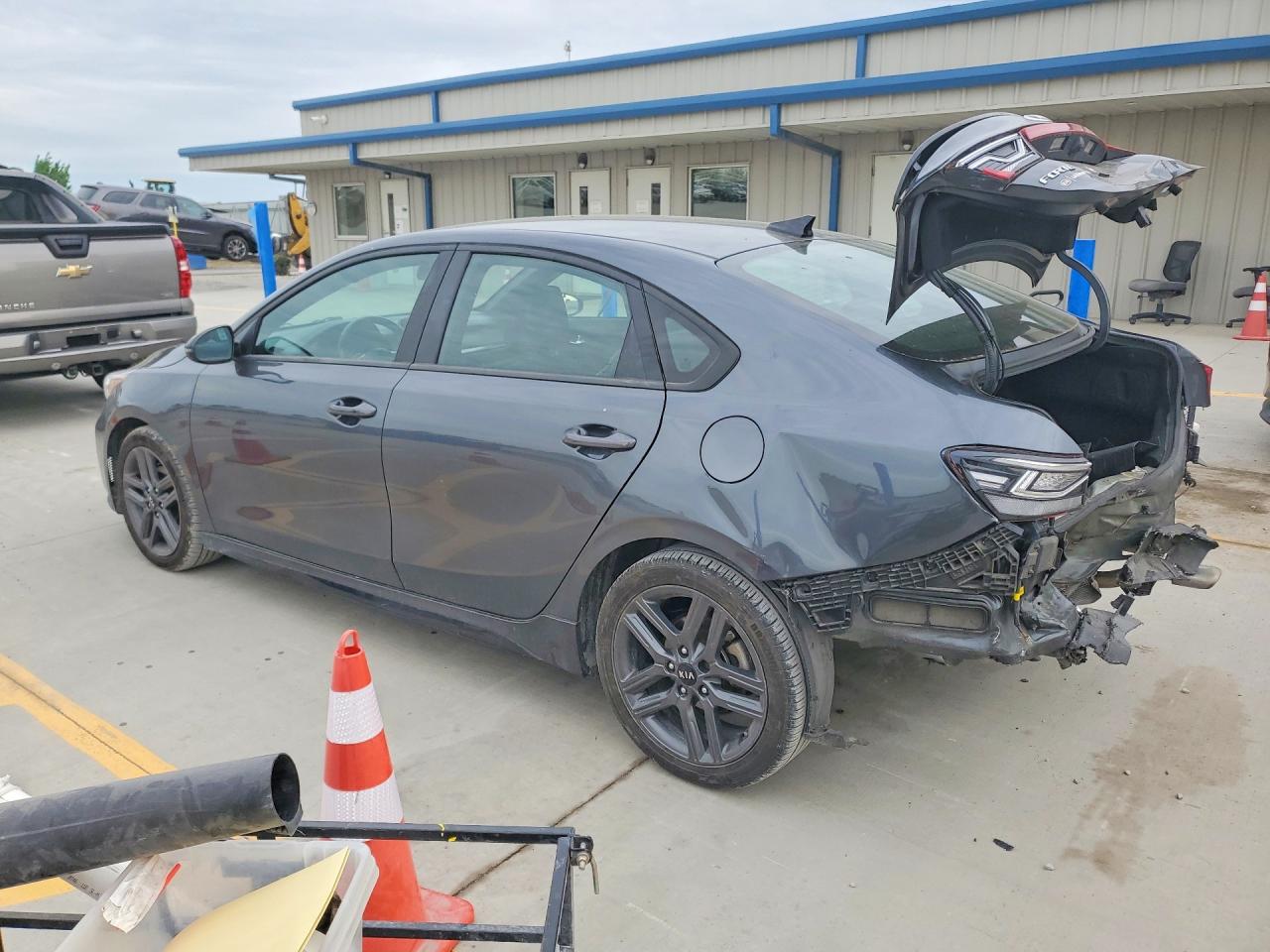 2021 KIA FORTE GT LINE photo 2