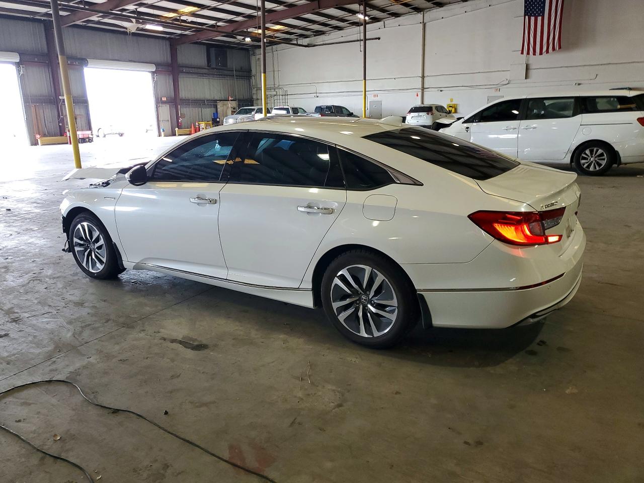 2020 HONDA ACCORD TOURING HYBRID photo 2