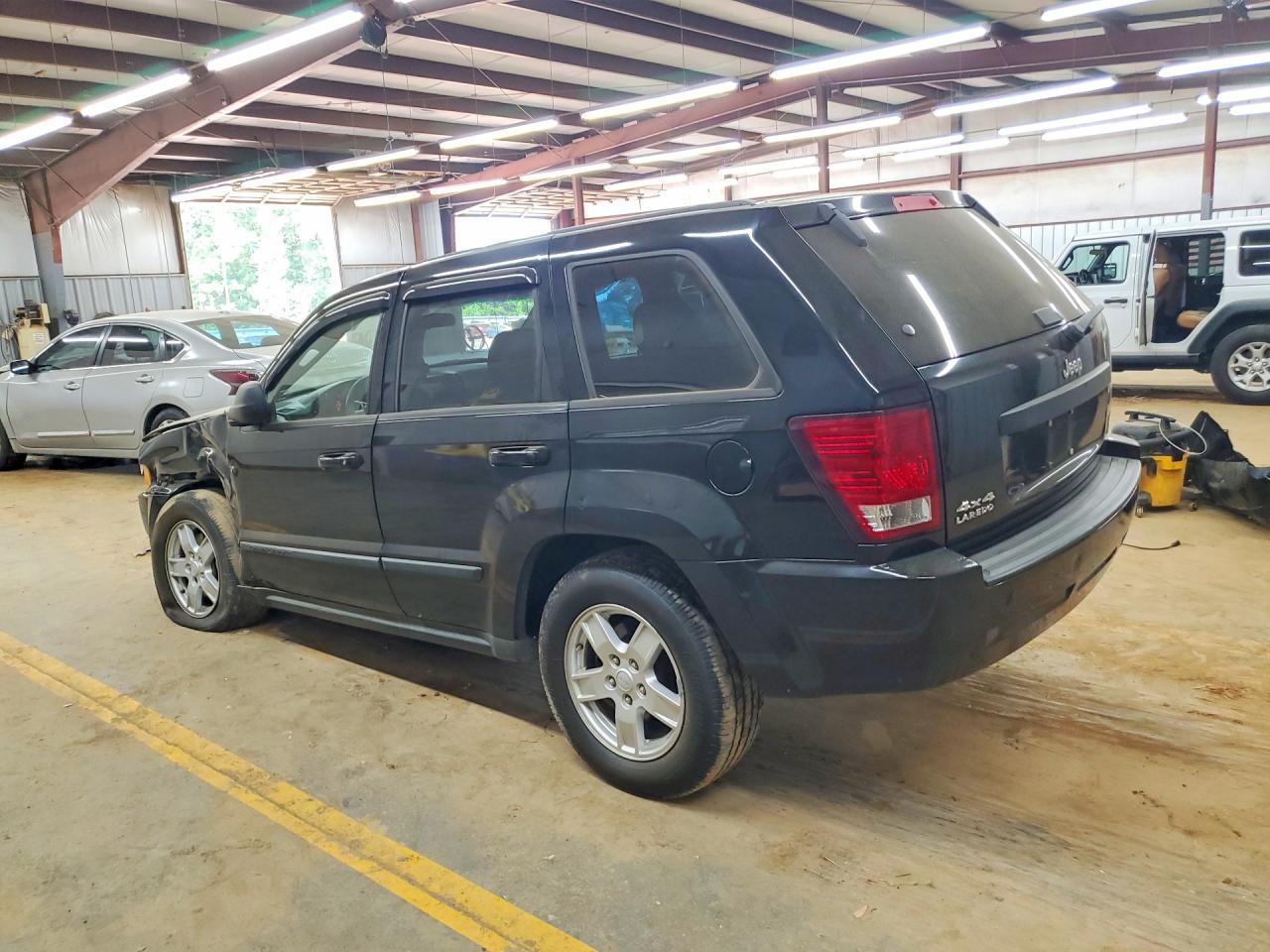 2007 JEEP GRAND CHEROKEE LAREDO photo 4
