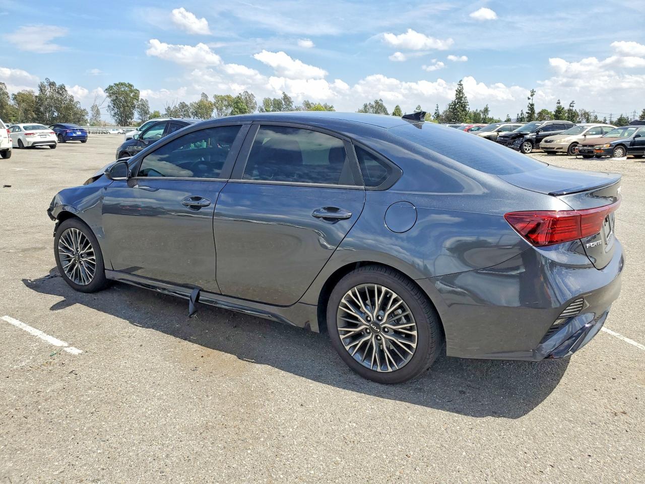 2023 KIA FORTE GT LINE photo 2