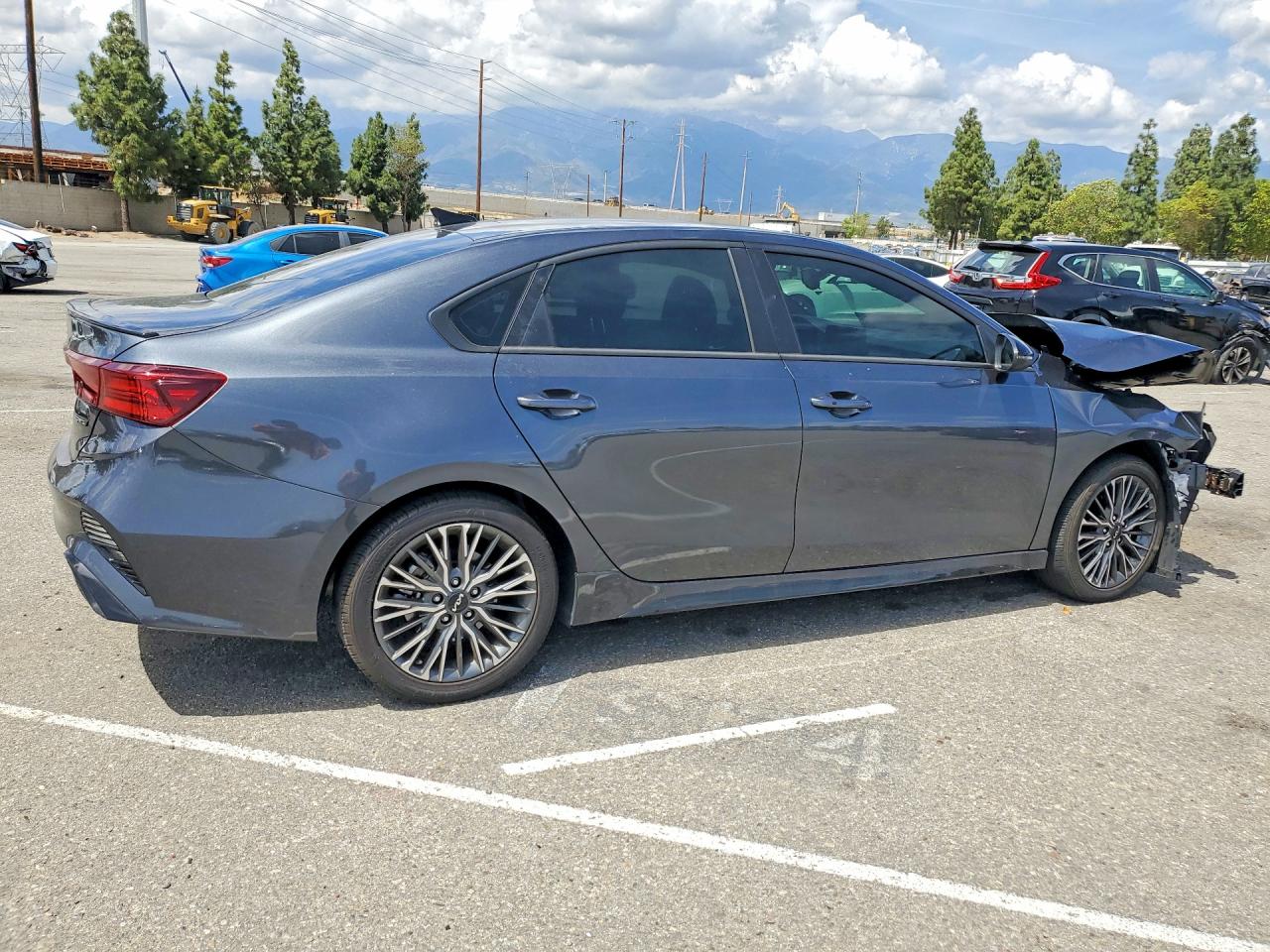 2023 KIA FORTE GT LINE photo 3