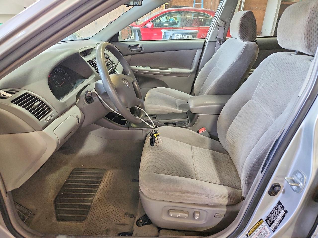 2004 TOYOTA CAMRY LE photo 7