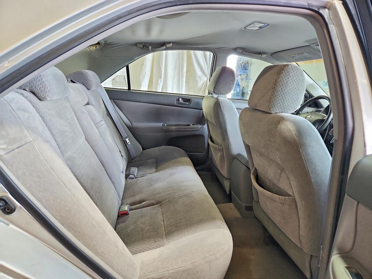 2004 TOYOTA CAMRY LE photo 10