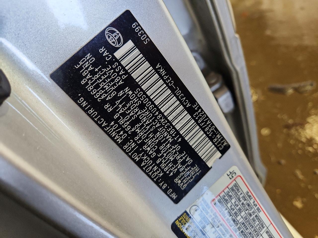 2004 TOYOTA CAMRY LE photo 12