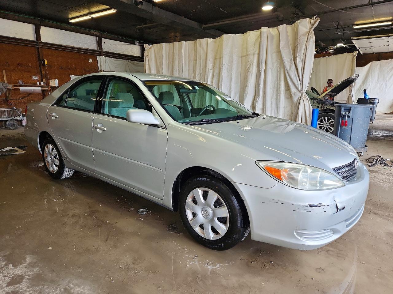 2004 TOYOTA CAMRY LE photo 4