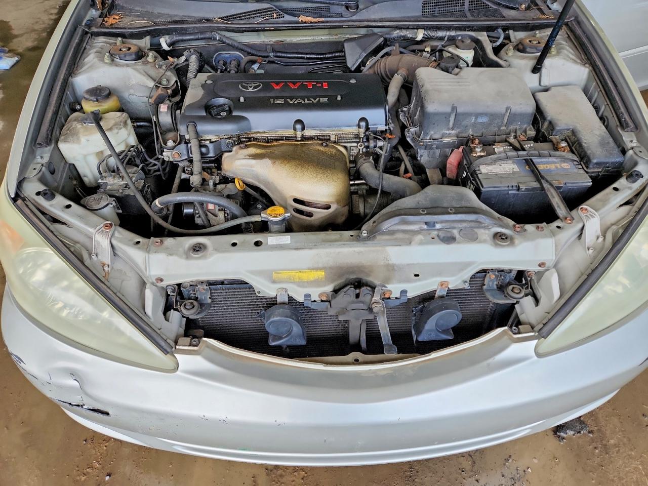 2004 TOYOTA CAMRY LE photo 11