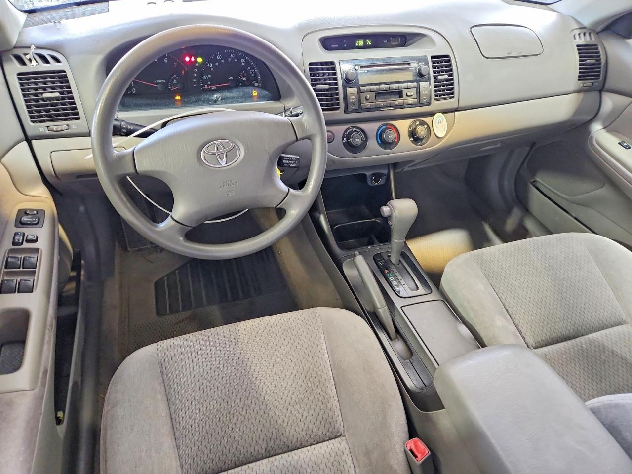 2004 TOYOTA CAMRY LE photo 8