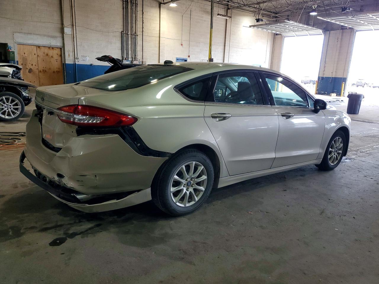 2017 FORD FUSION S photo 5