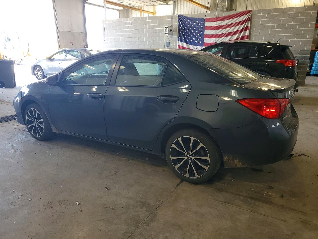2018 TOYOTA COROLLA SE photo 3