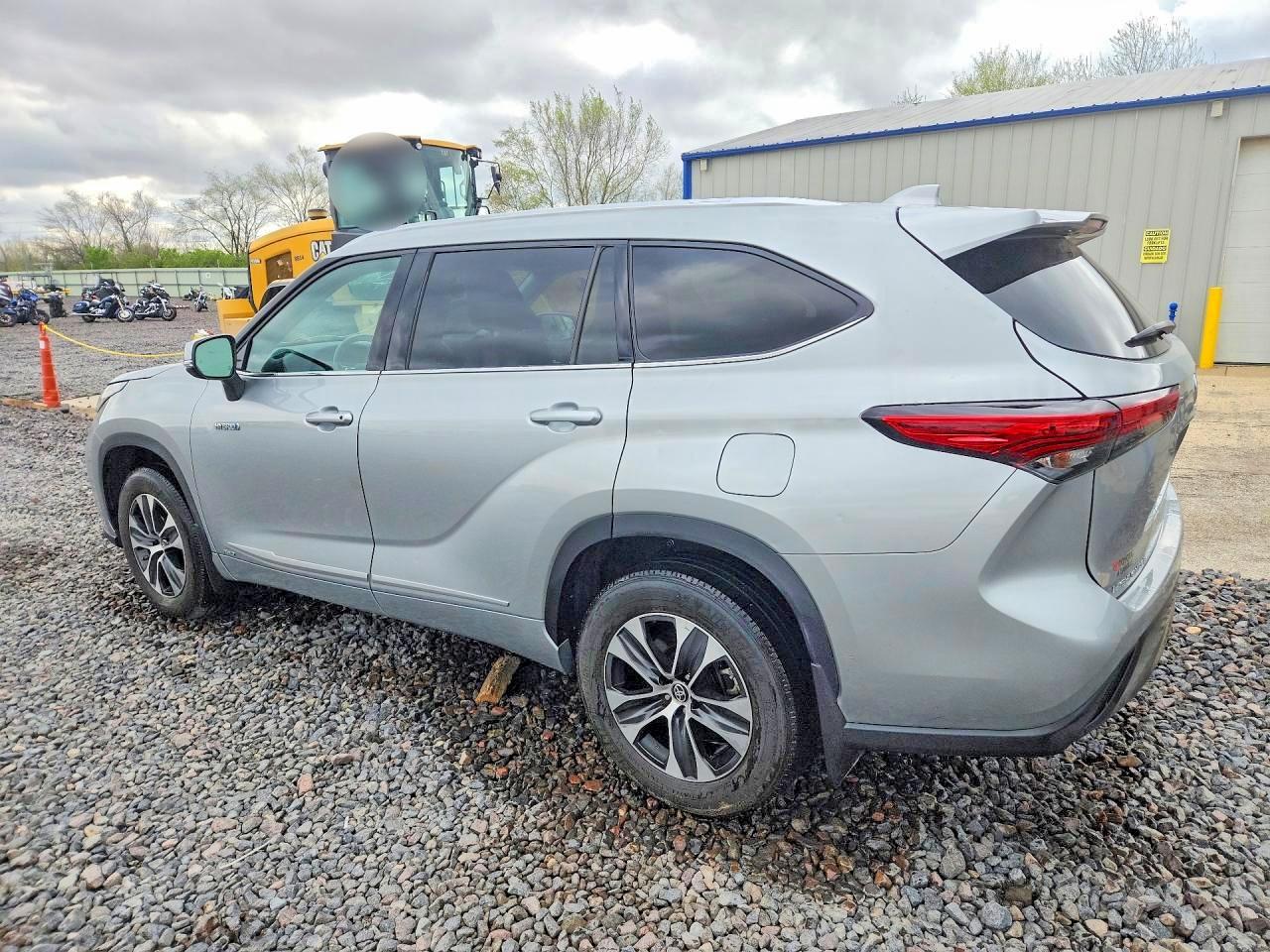 2021 TOYOTA HIGHLANDER HYBRID XLE photo 3