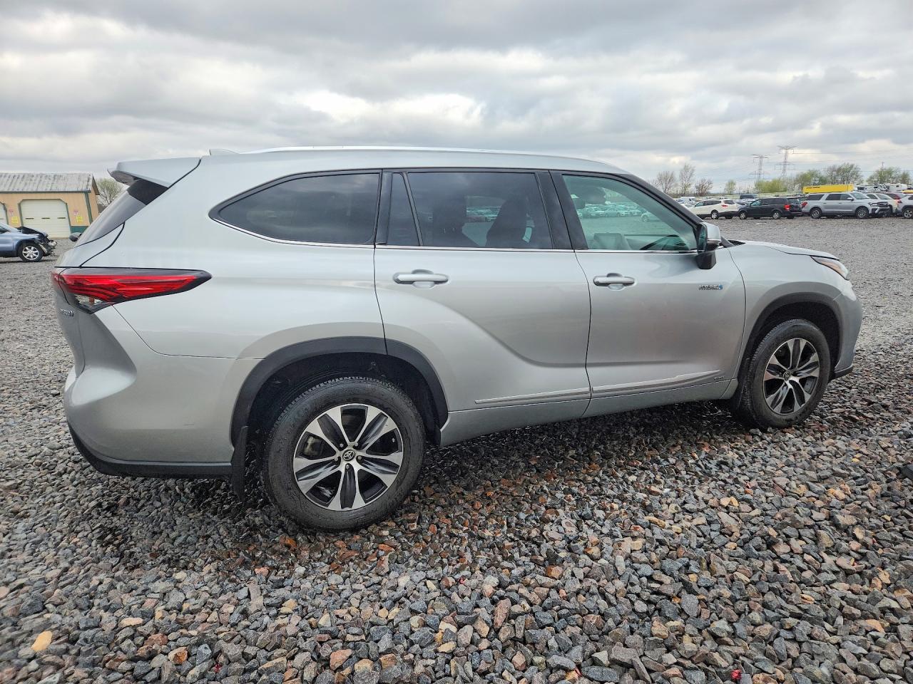 2021 TOYOTA HIGHLANDER HYBRID XLE photo 5