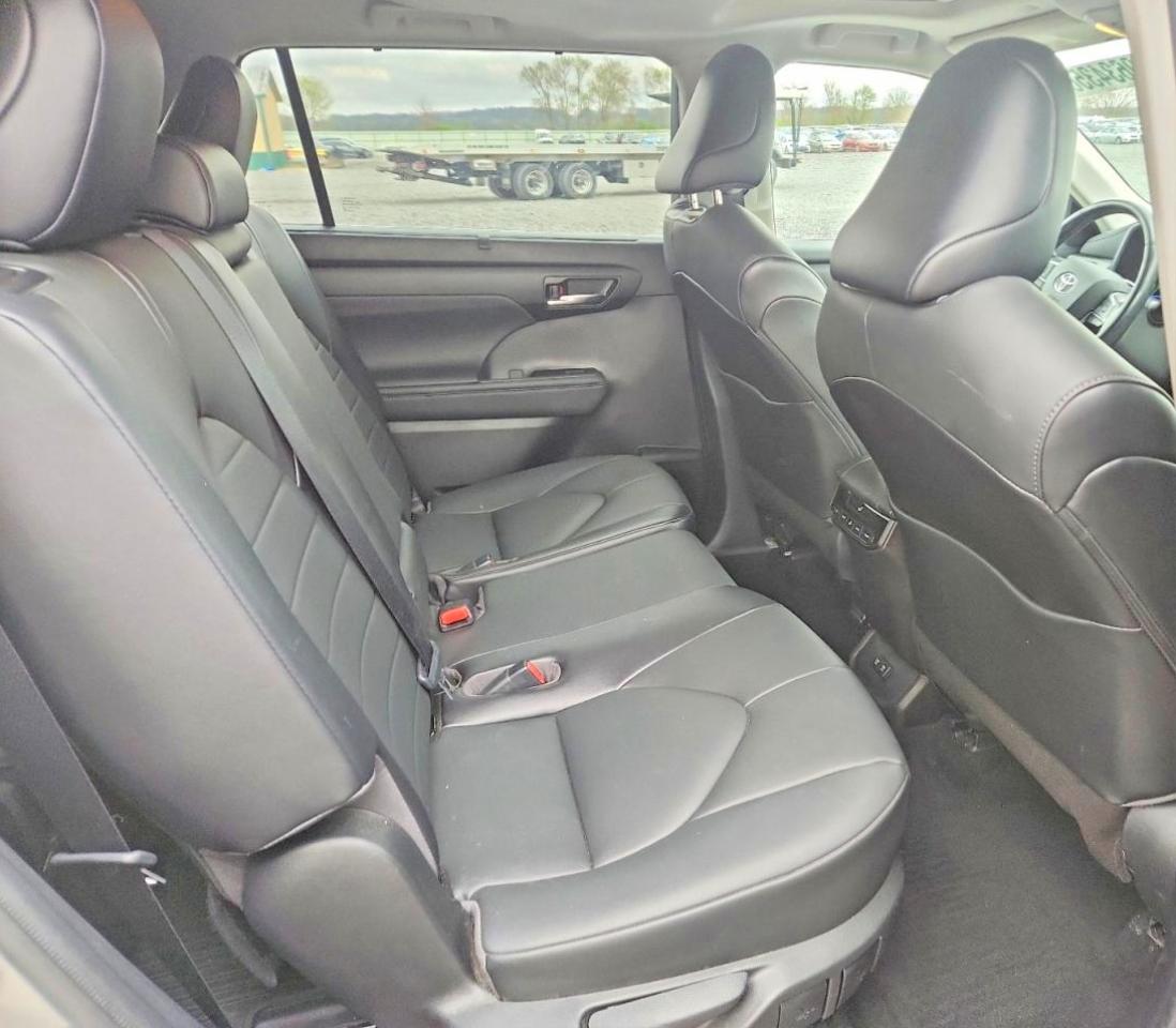 2021 TOYOTA HIGHLANDER HYBRID XLE photo 21