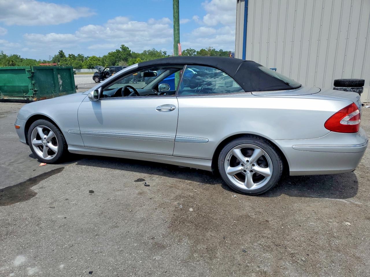 2005 MERCEDES-BENZ CLK 320 photo 3