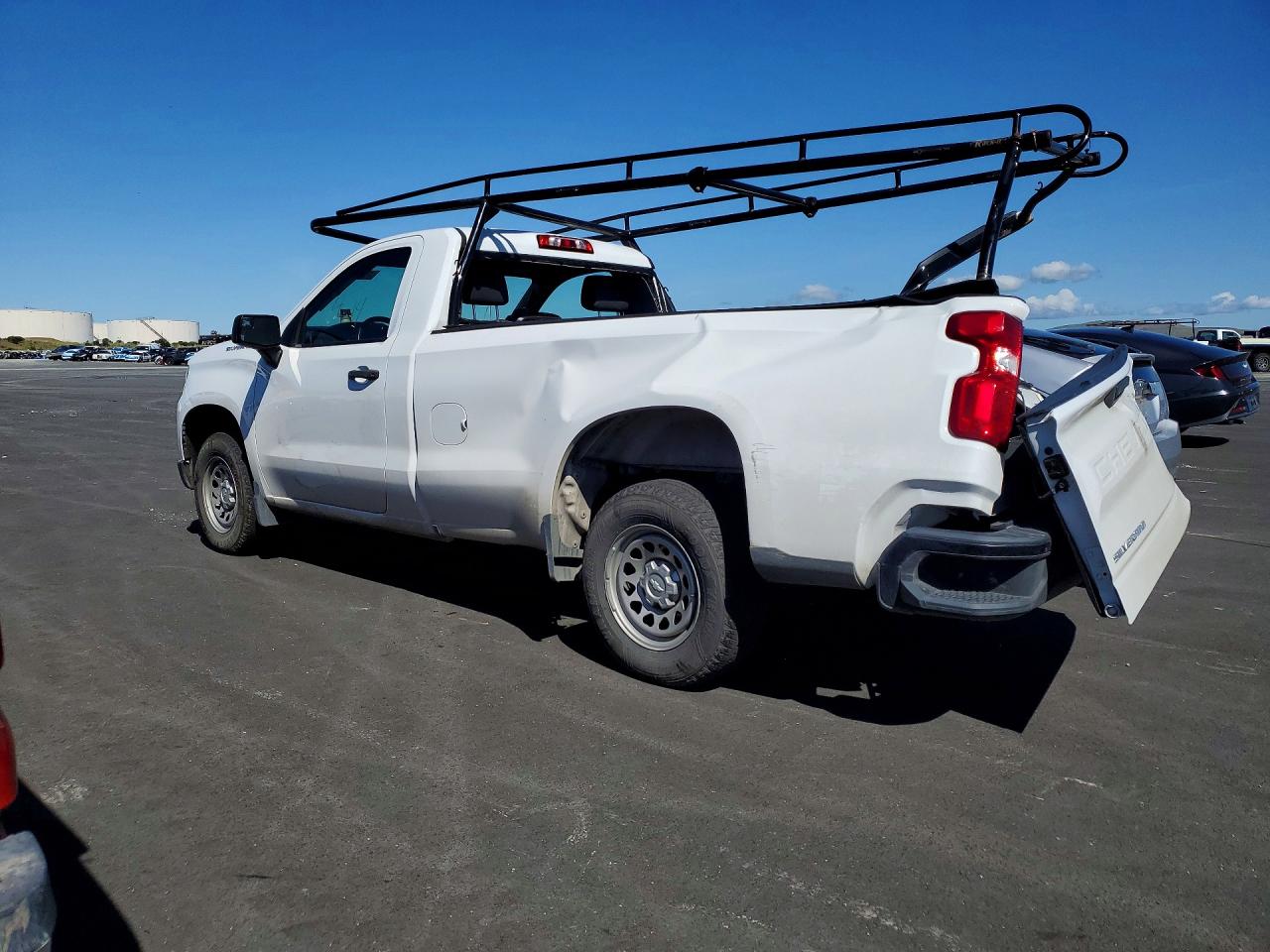 2023 CHEVROLET SILVERADO C1500 photo 2