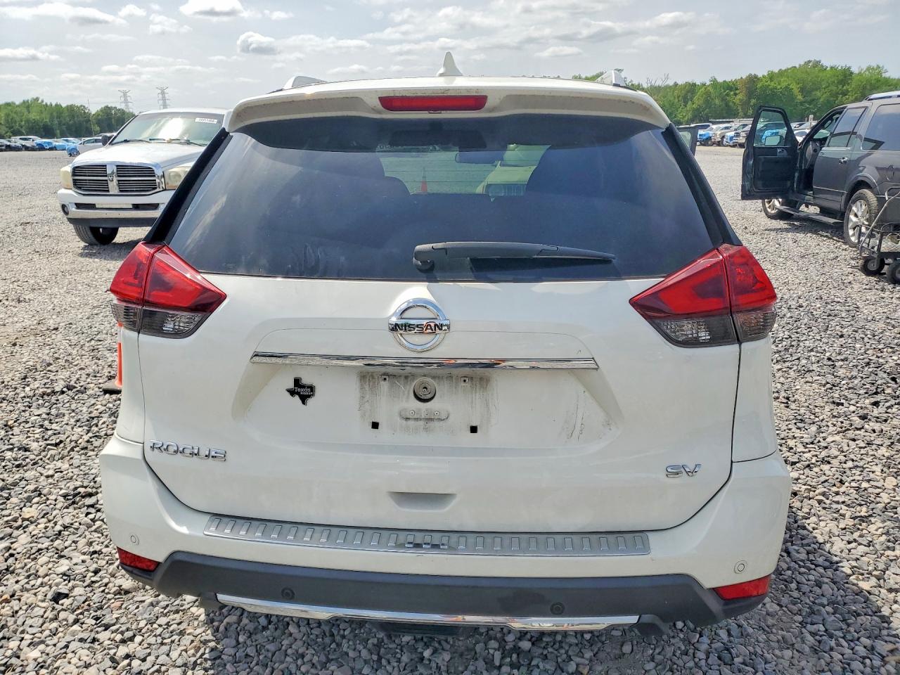 2019 NISSAN ROGUE SV photo 16