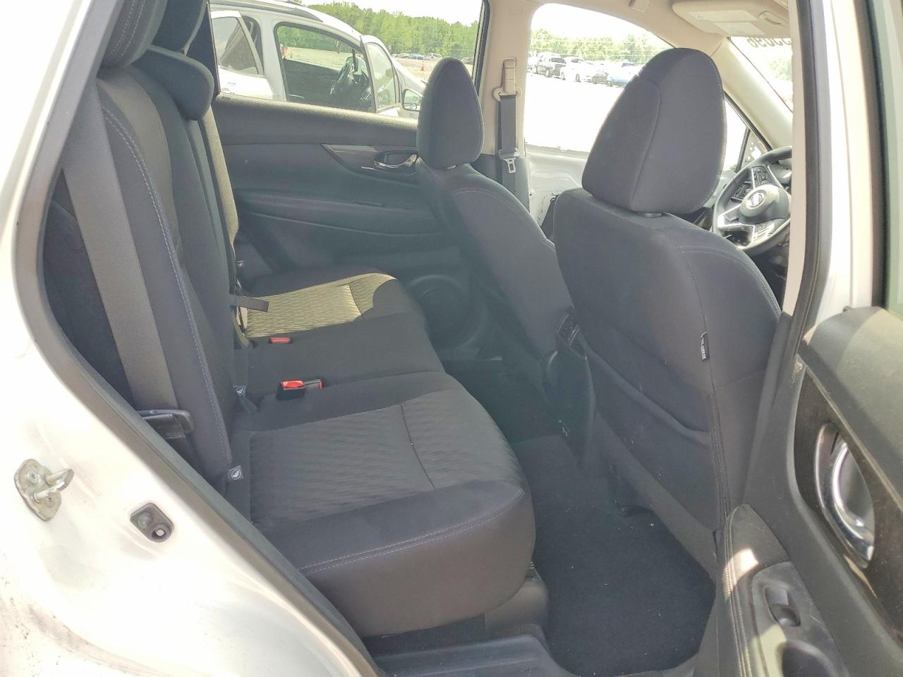 2019 NISSAN ROGUE SV photo 31