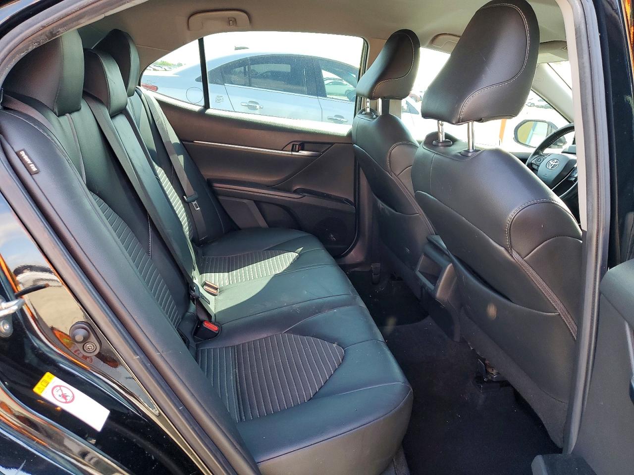 2019 TOYOTA CAMRY SE photo 19