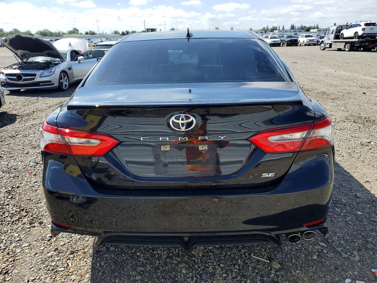 2019 TOYOTA CAMRY SE photo 11
