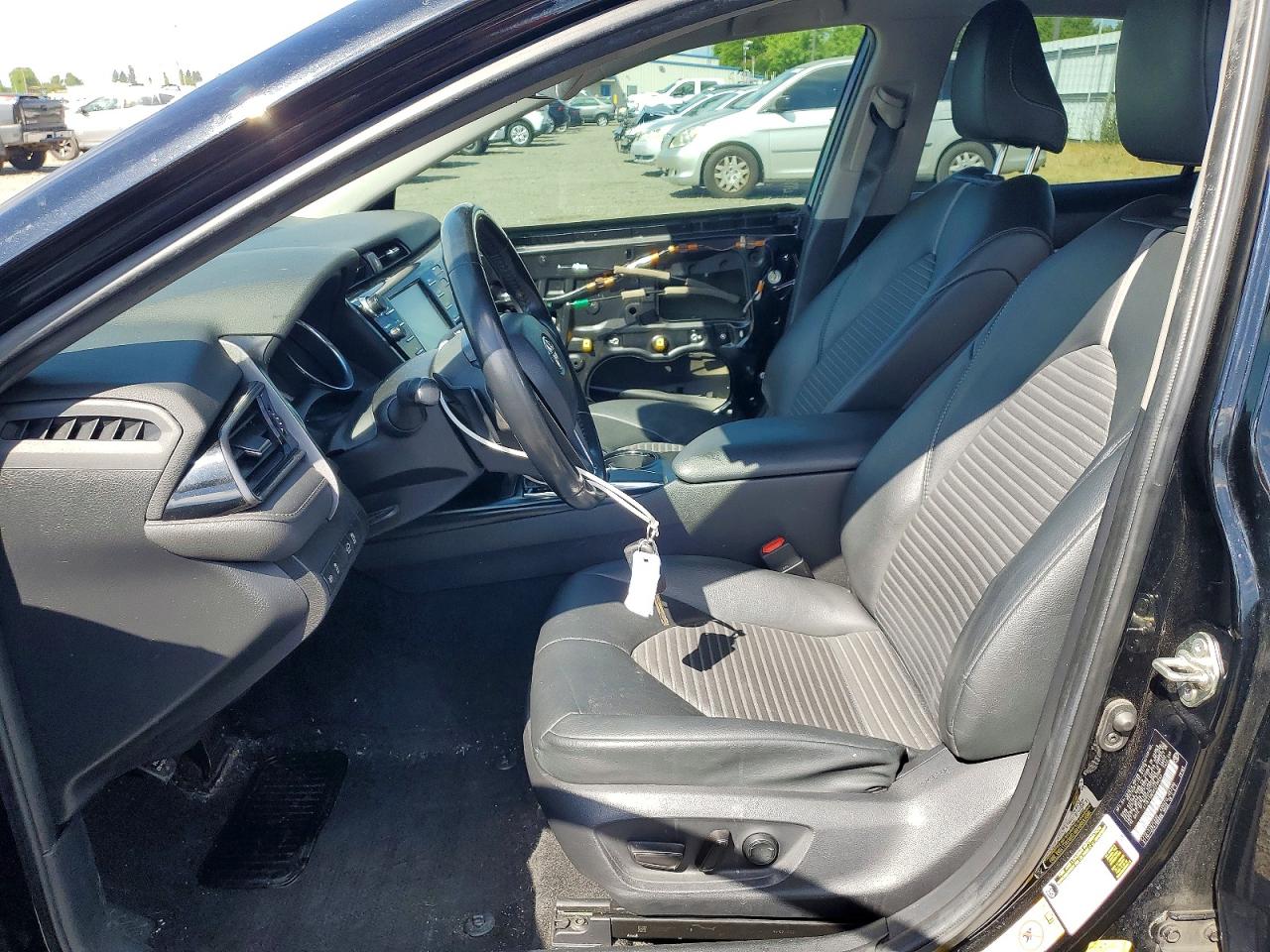 2019 TOYOTA CAMRY SE photo 13