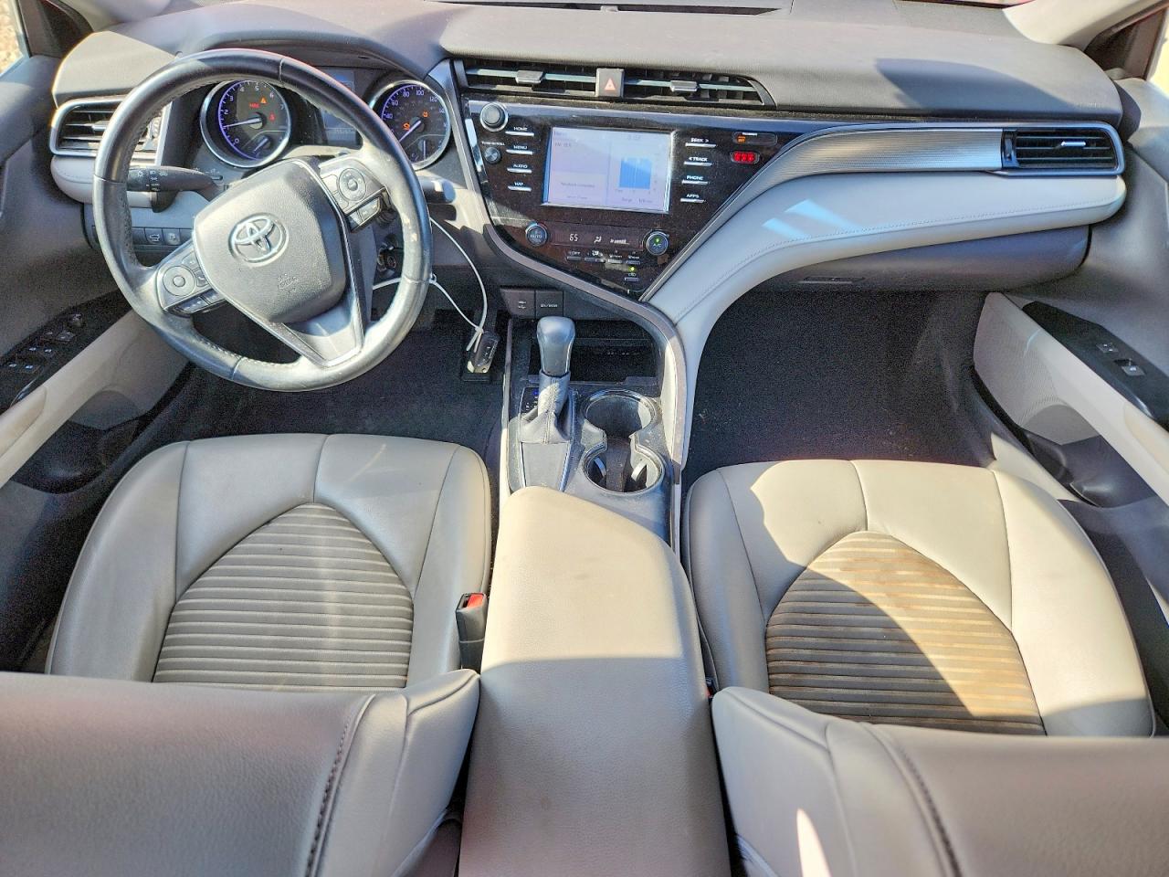 2019 TOYOTA CAMRY SE photo 15