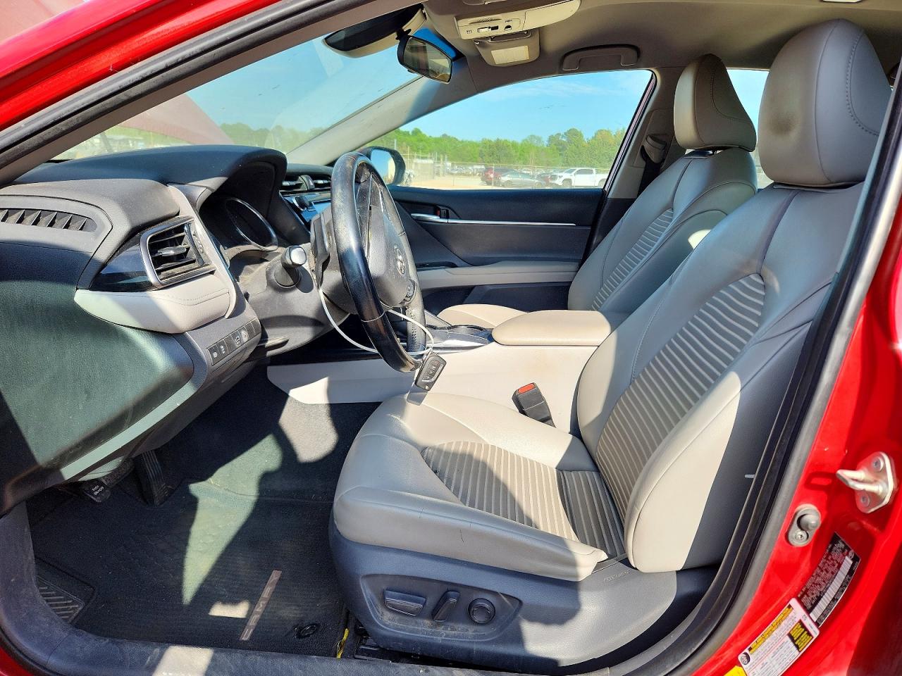 2019 TOYOTA CAMRY SE photo 13
