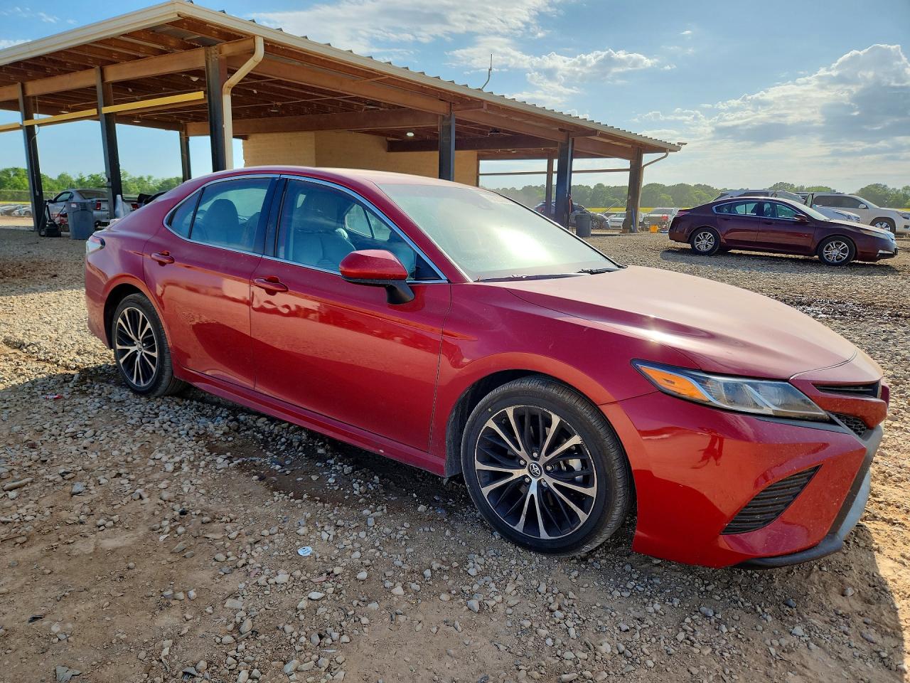 2019 TOYOTA CAMRY SE photo 7