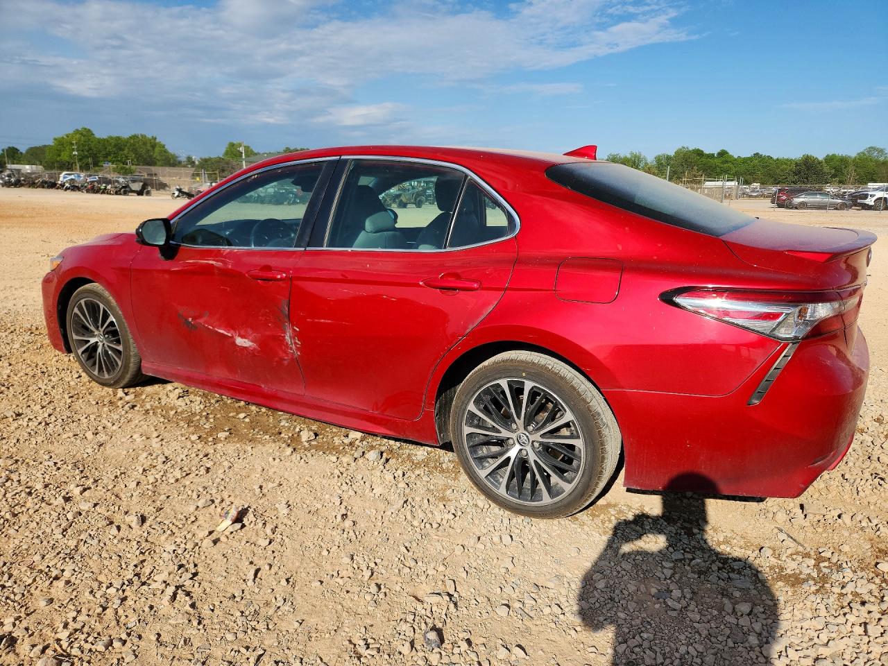 2019 TOYOTA CAMRY SE photo 3