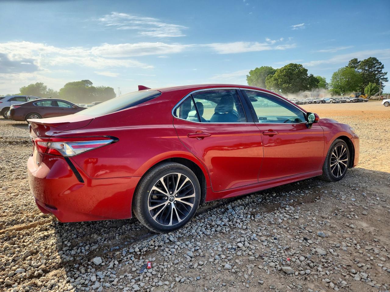 2019 TOYOTA CAMRY SE photo 5