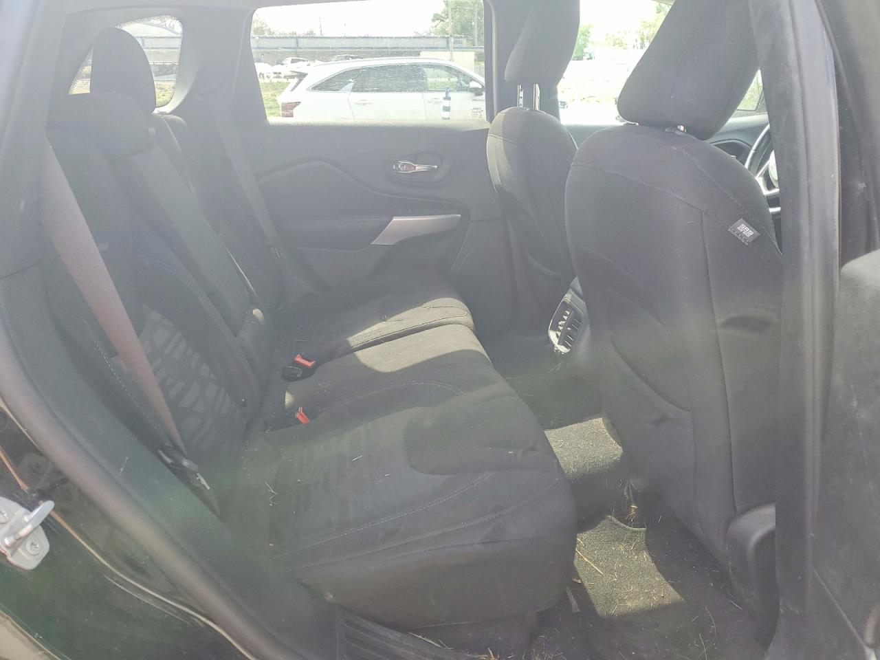 2019 JEEP CHEROKEE LATITUDE photo 11