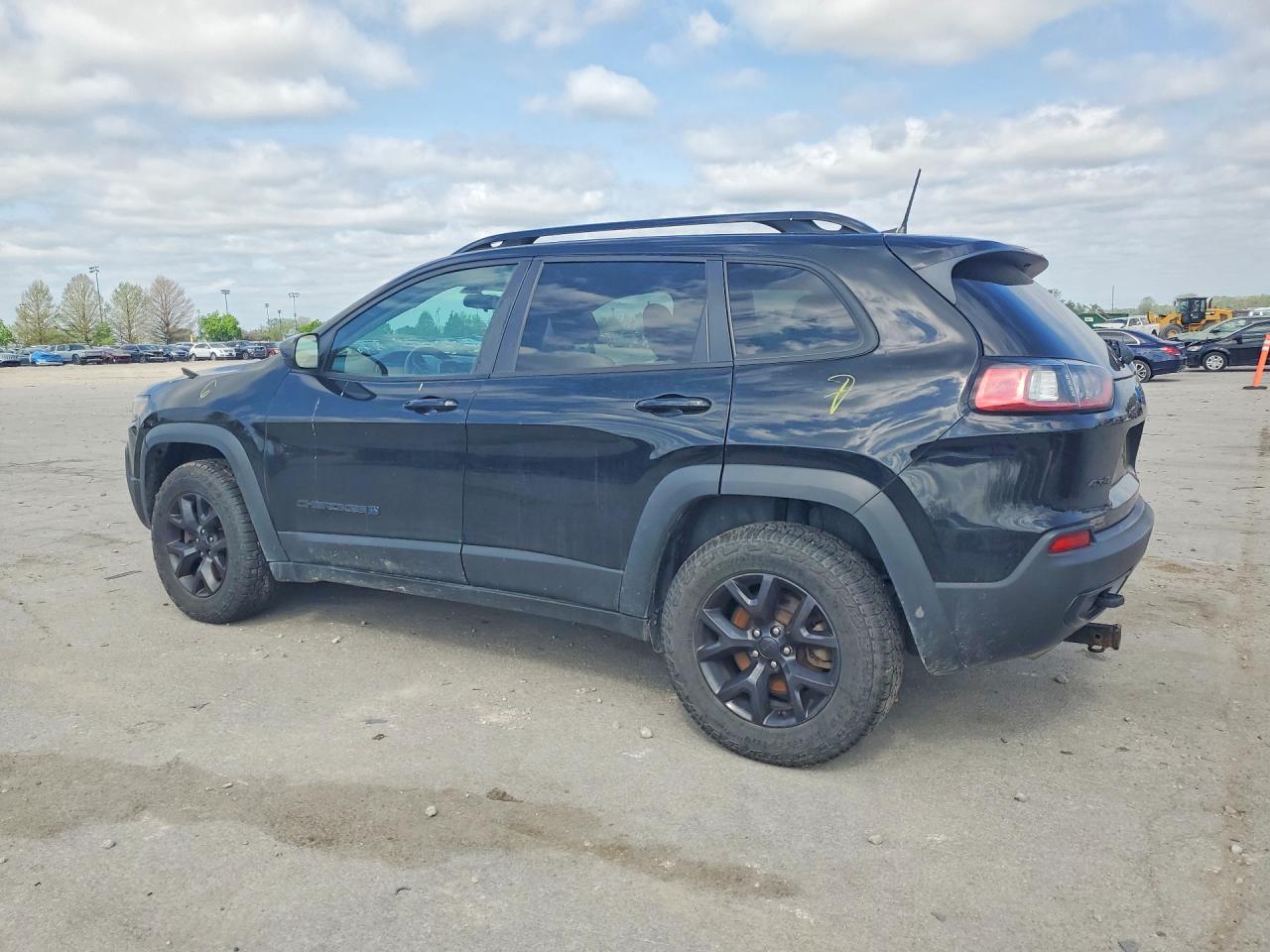 2019 JEEP CHEROKEE LATITUDE photo 2