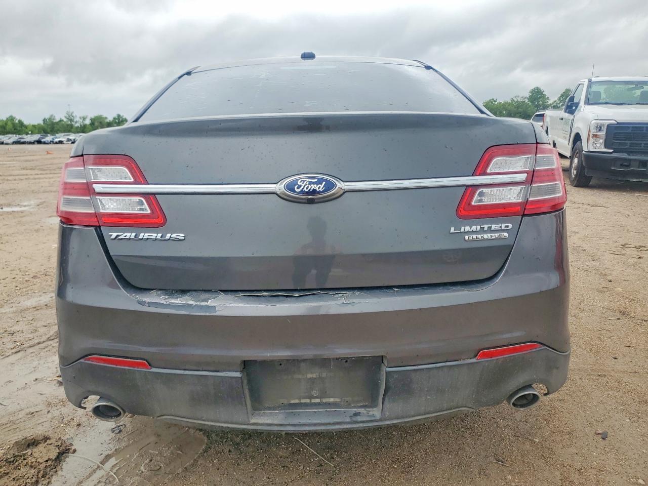 2018 FORD TAURUS SE photo 16