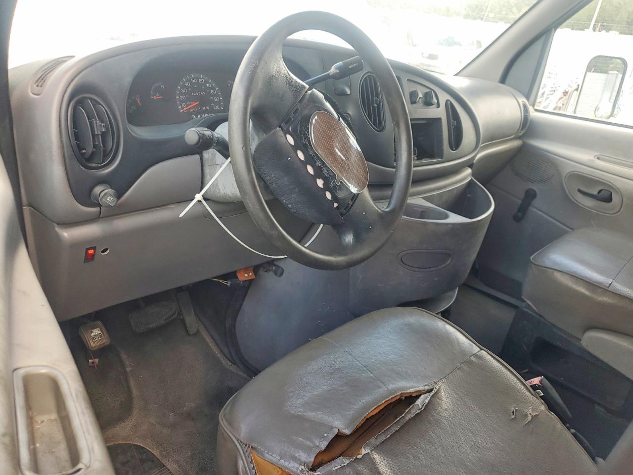 1997 FORD E350 DELIVERY TRUCK photo 15
