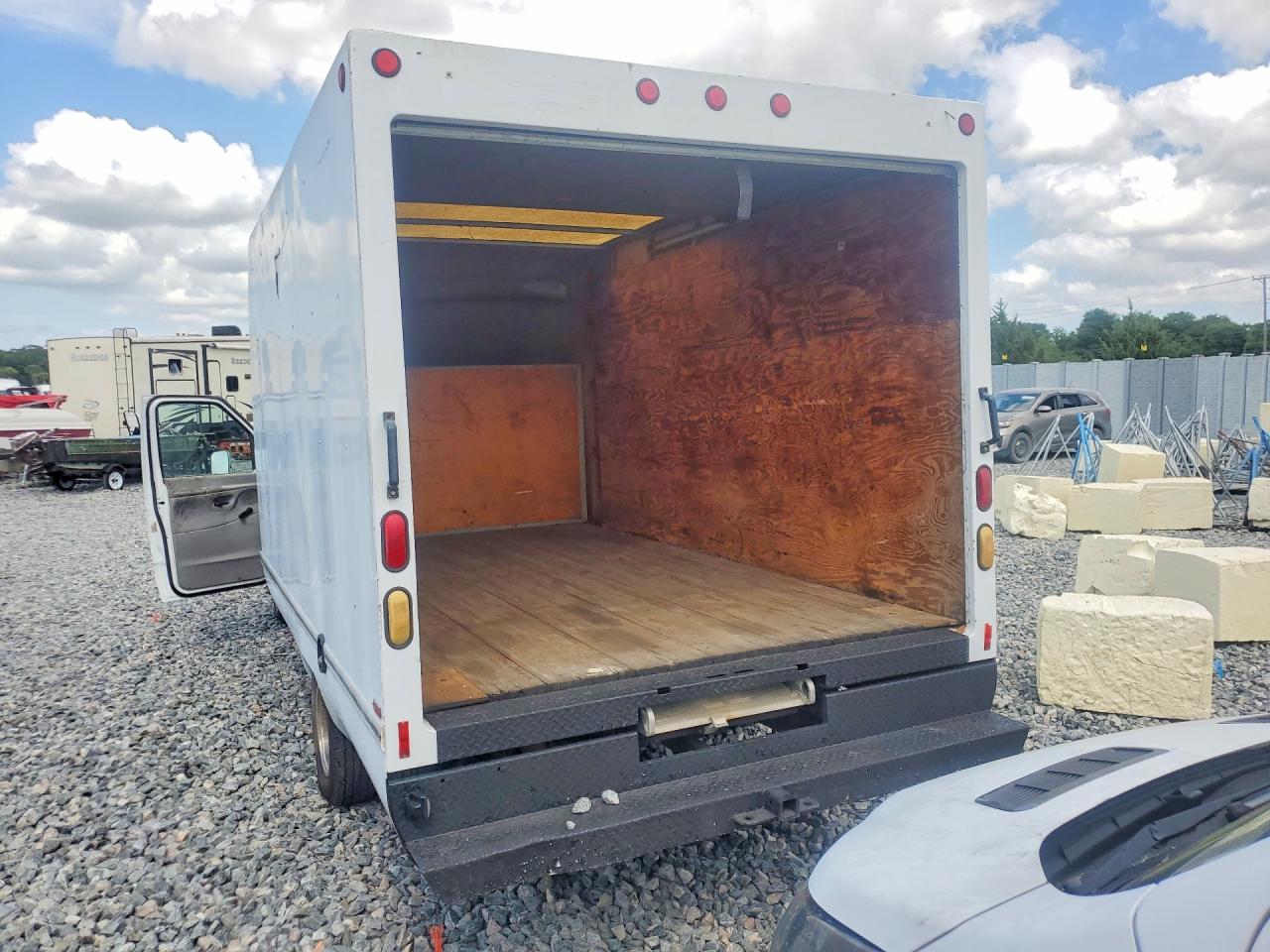1997 FORD E350 DELIVERY TRUCK photo 11