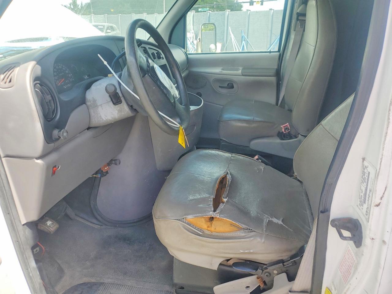 1997 FORD E350 DELIVERY TRUCK photo 13