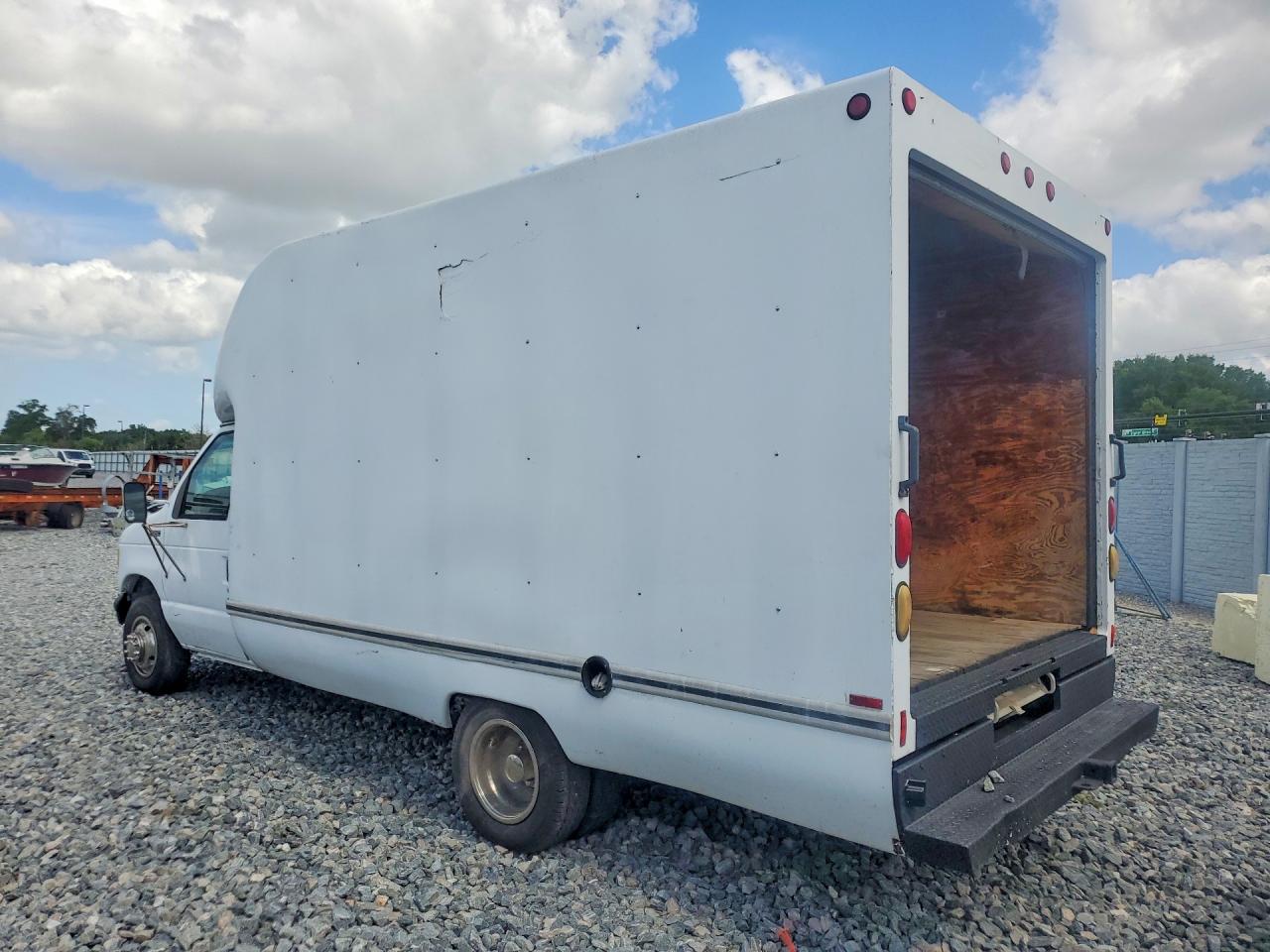 1997 FORD E350 DELIVERY TRUCK photo 3