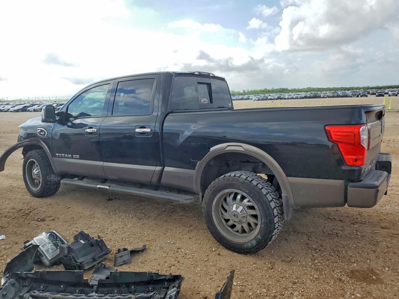 2016 NISSAN TITAN XD PLATINUM RESERVE photo 3