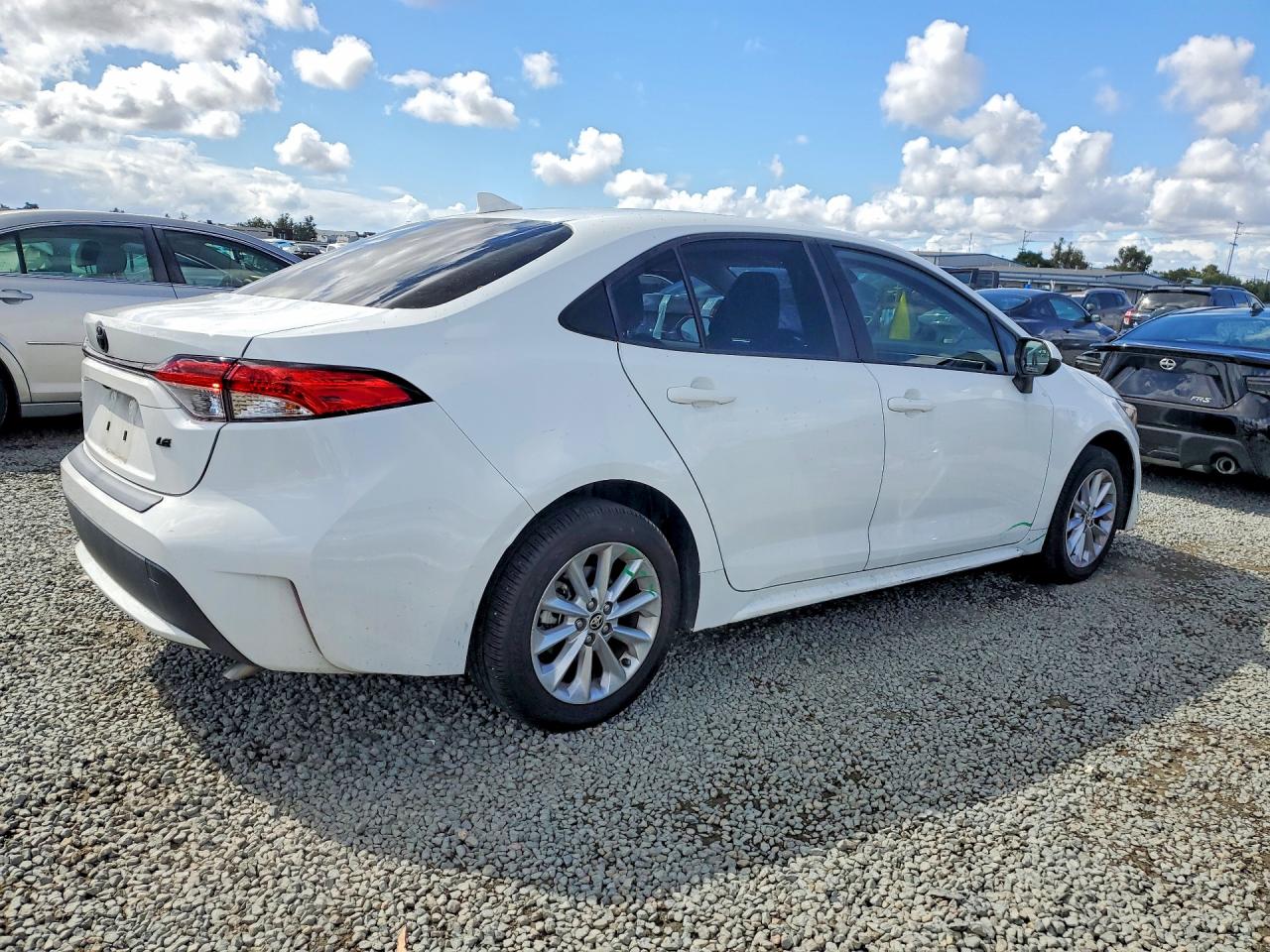 2022 TOYOTA COROLLA LE photo 5