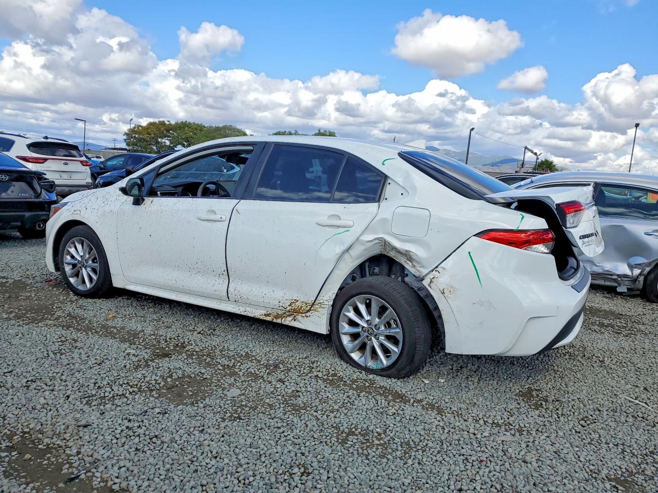 2022 TOYOTA COROLLA LE photo 3